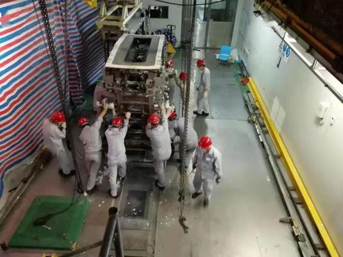 设备运行的维护人 光电产业集团旭飞公司熔配成型部维修系团队