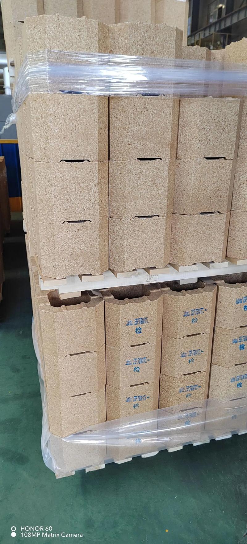 大石桥市科建特新耐火材料,生产高新耐材材料,电熔镁砖